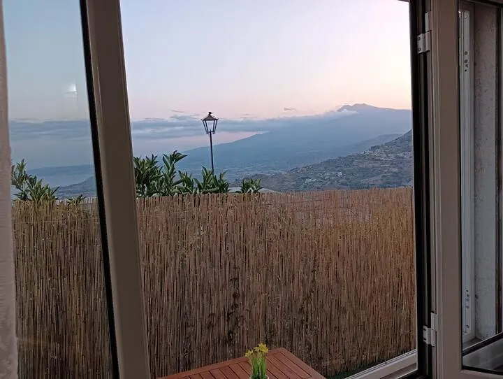 Holiday Room 